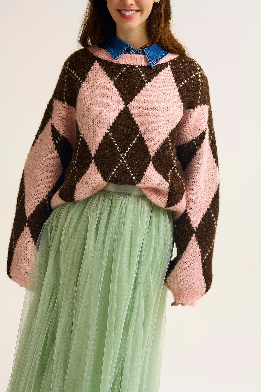 Pull en maille losanges rose et marron à manches volumineuses