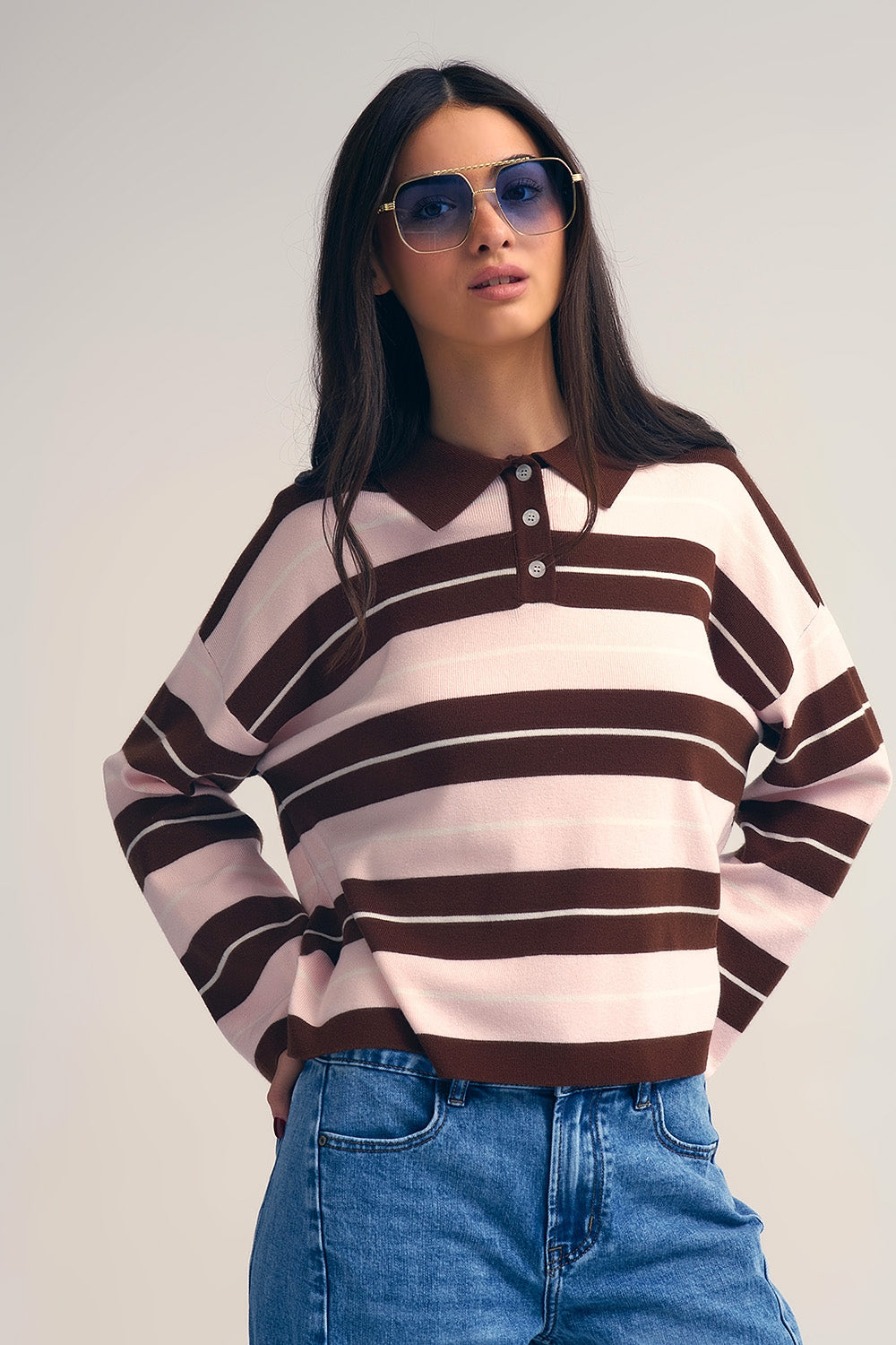 Polo rayé marron en maille avec col boutonné