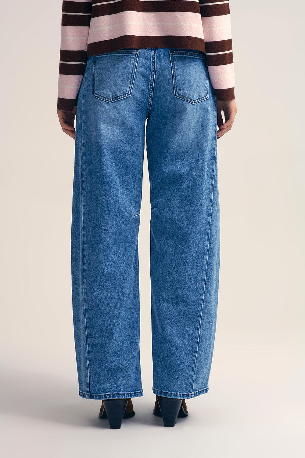 Jean droit de style barrel avec surpiqûres au genou
