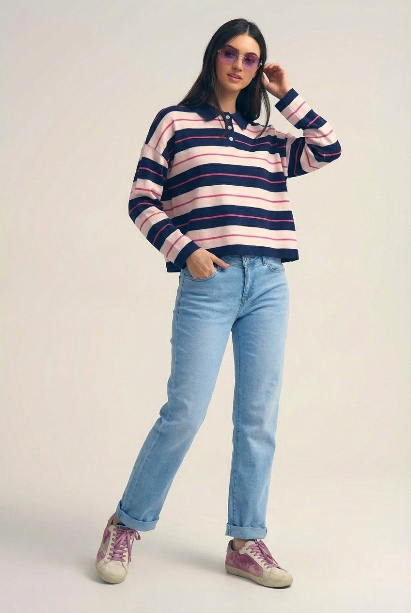 Jeans bleu clair à jambe droite