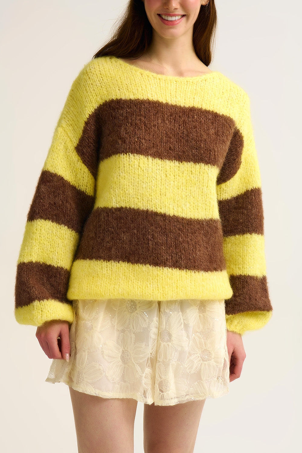 Pull en tricot rayé duveteux jaune avec manches ballon