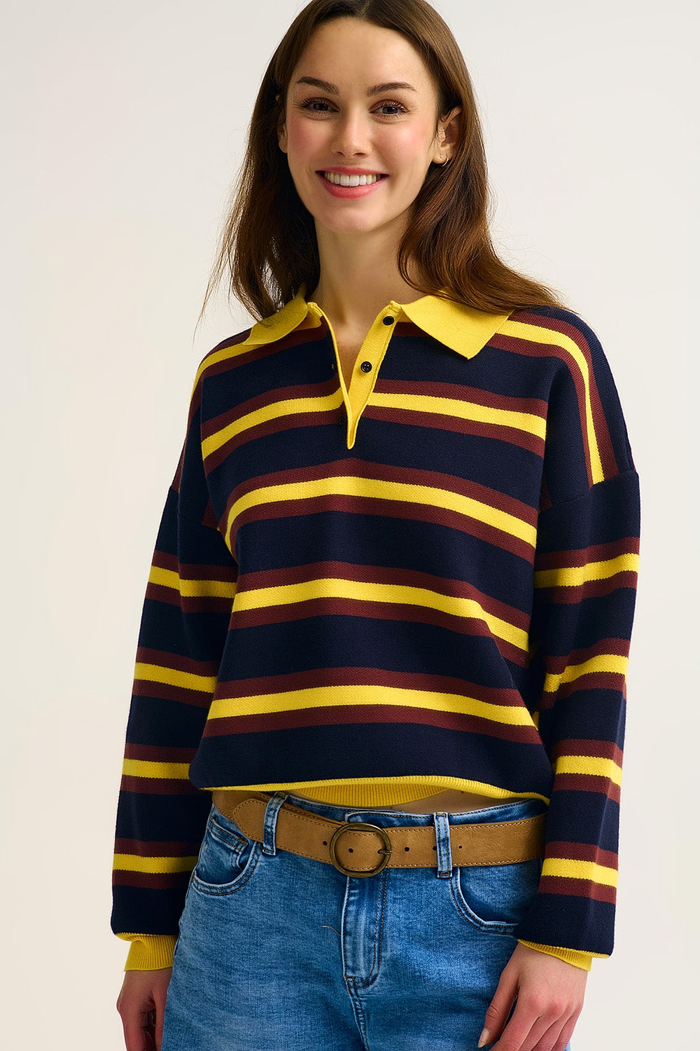 Polo en tricot rayé jaune à coupe décontractée