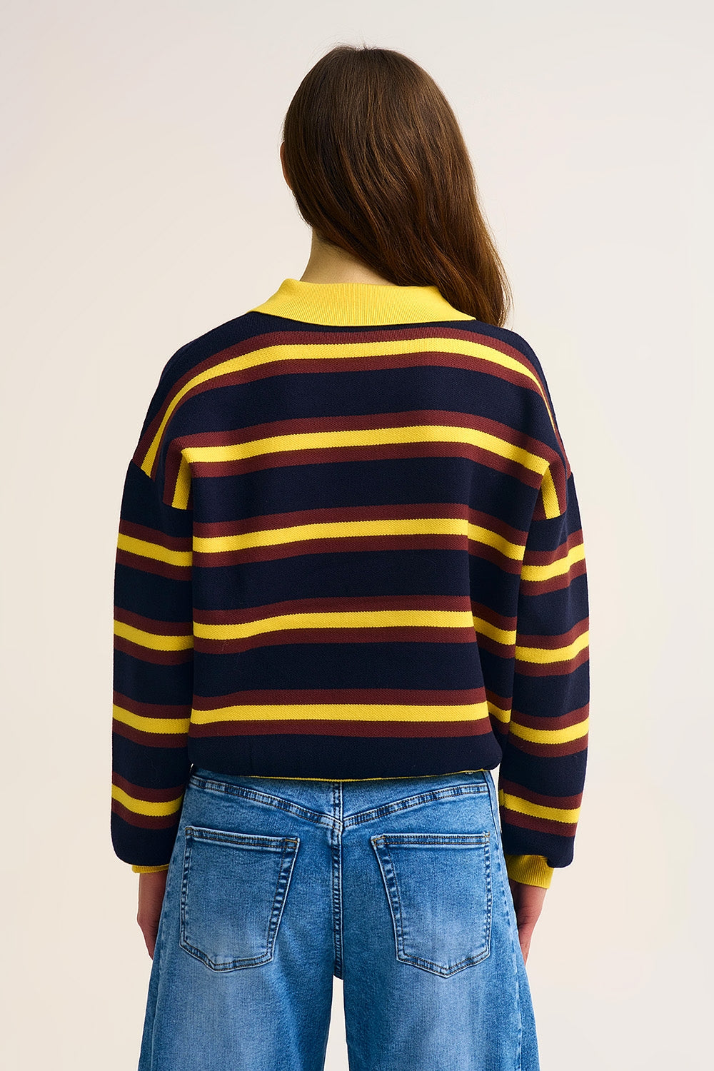 Polo en tricot rayé jaune à coupe décontractée