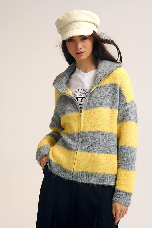Veste zippée en tricot duveteux jaune avec rayures grises
