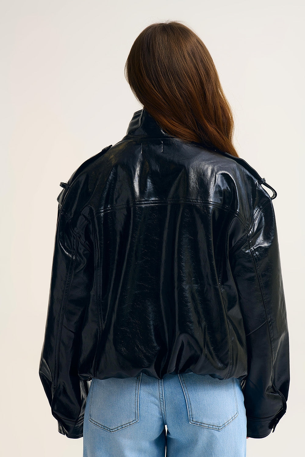 Veste oversize en faux cuir brillant en noir