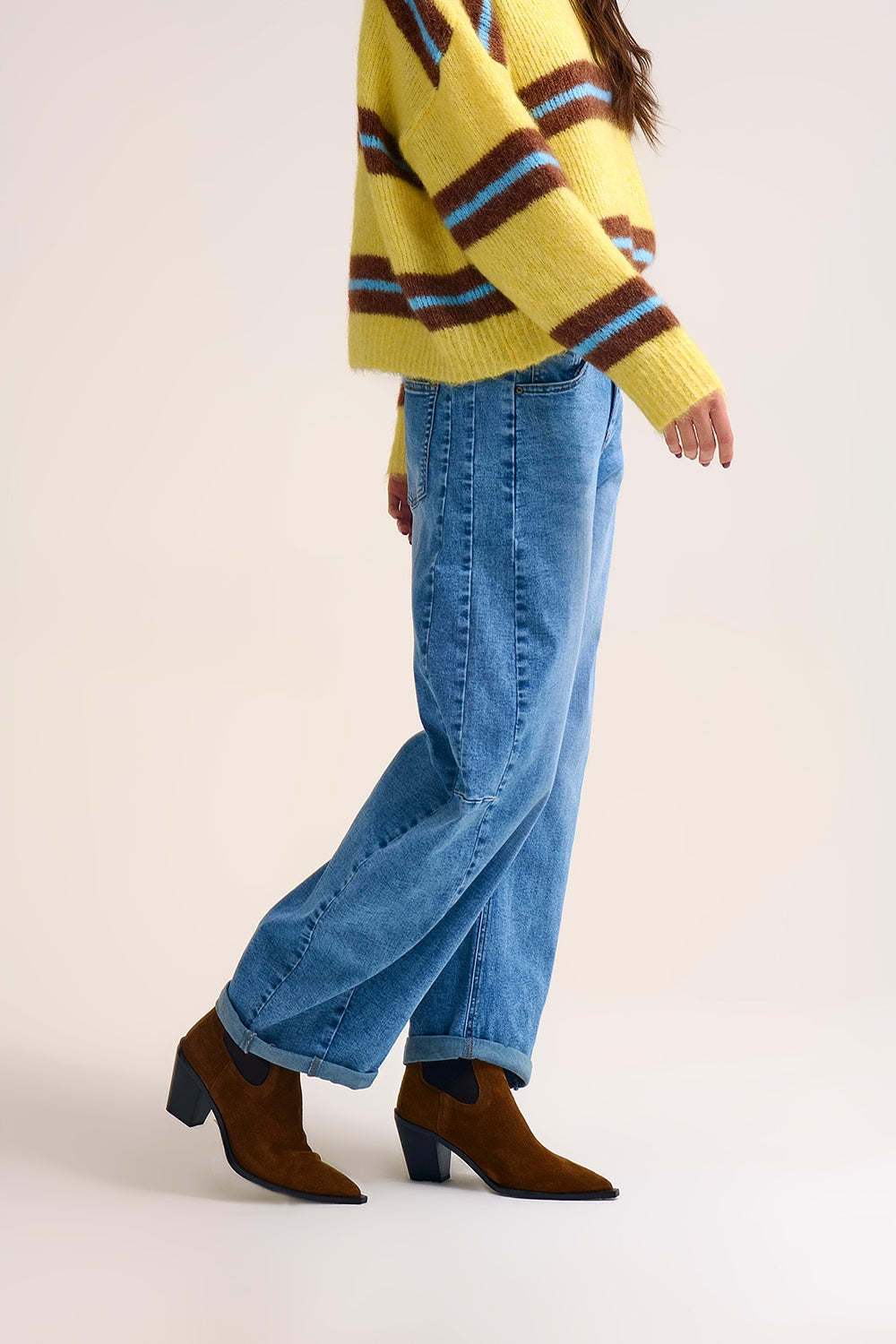 Jeans en denim bleu Barrel à jambe large en délavage léger
