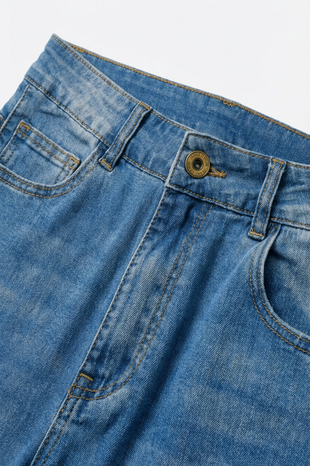 Jeans larges en denim bleu clair avec coutures latérales