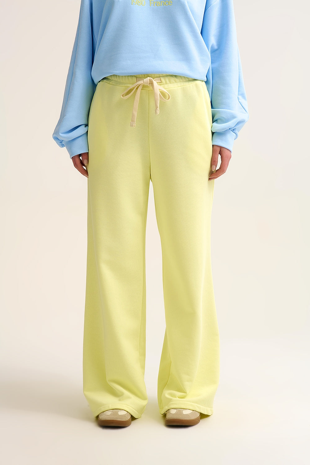 Pantalon de survêtement à coupe droite en tricot jaune avec taille élastique et cravate