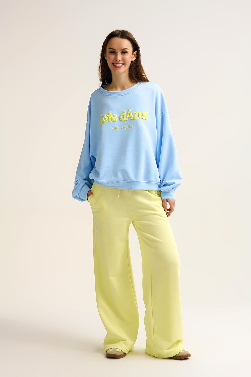 Pantalon de survêtement à coupe droite en tricot jaune avec taille élastique et cravate