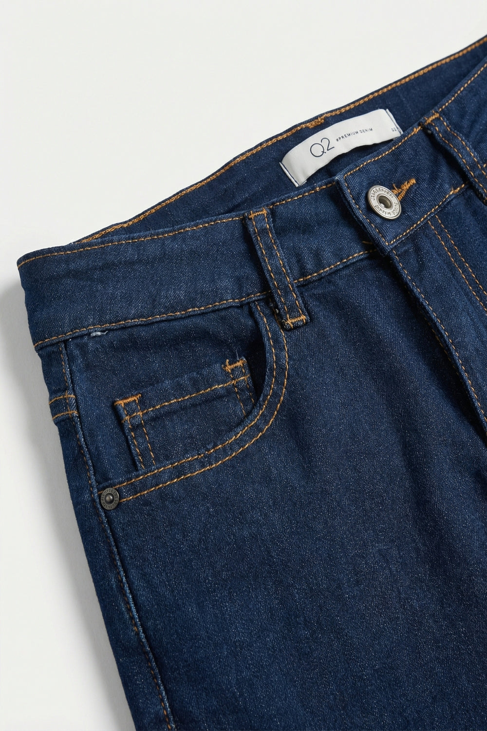 Jeans en denim à jambe large et ourlet à revers délavé foncé