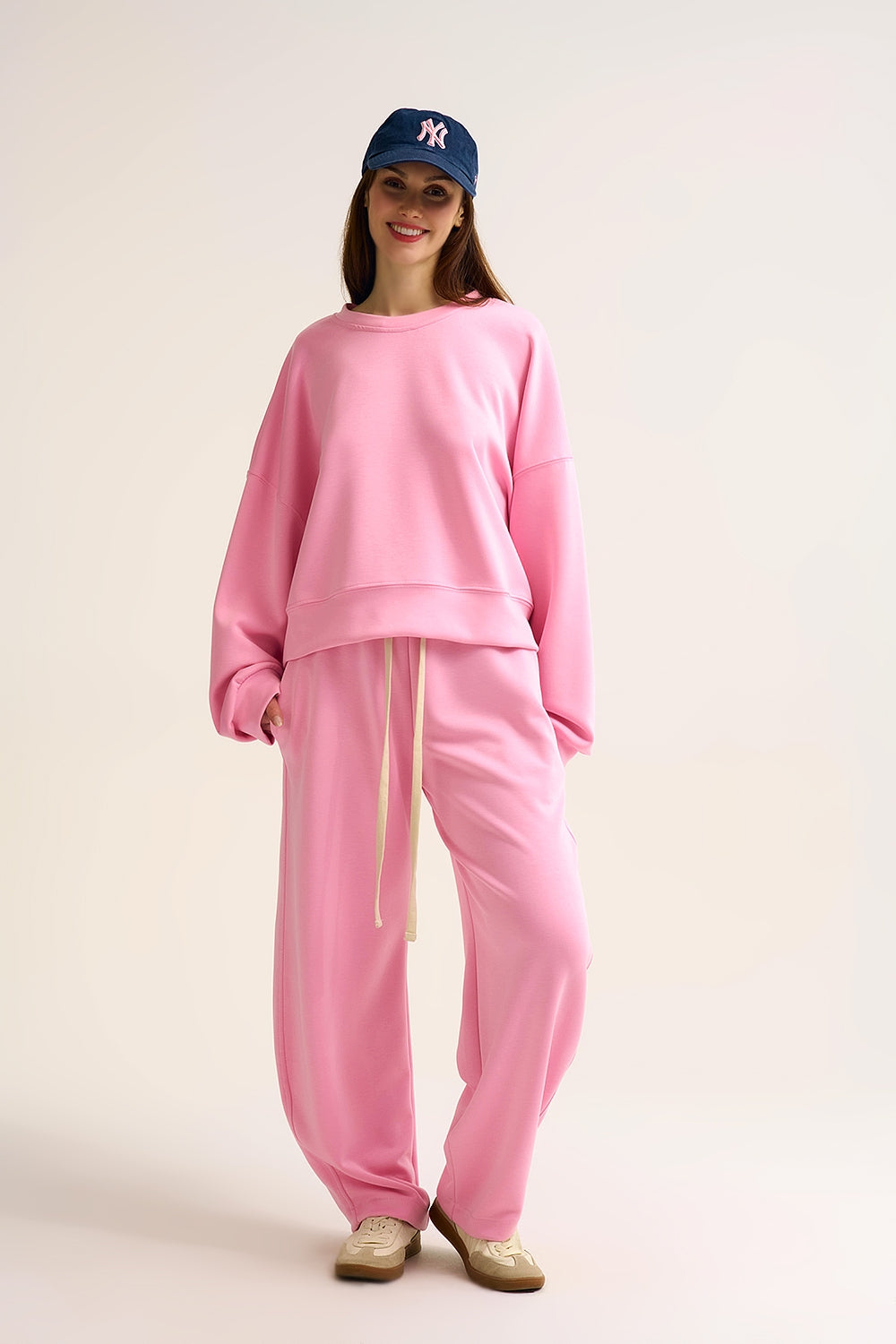 Sweatshirt basique à col ras du cou et épaules tombantes en rose