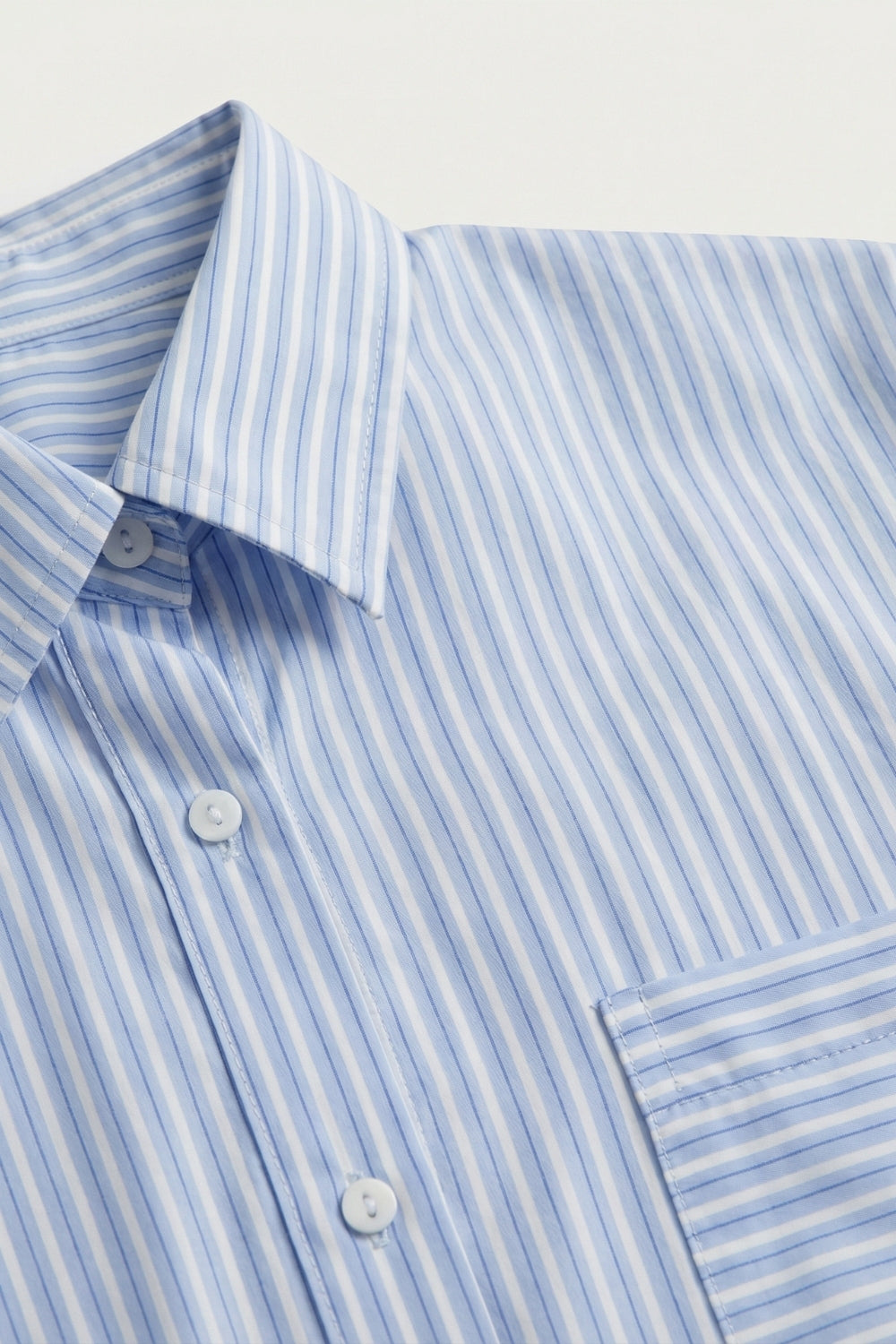 Chemise boutonnée à coupe décontractée rayée bleu clair