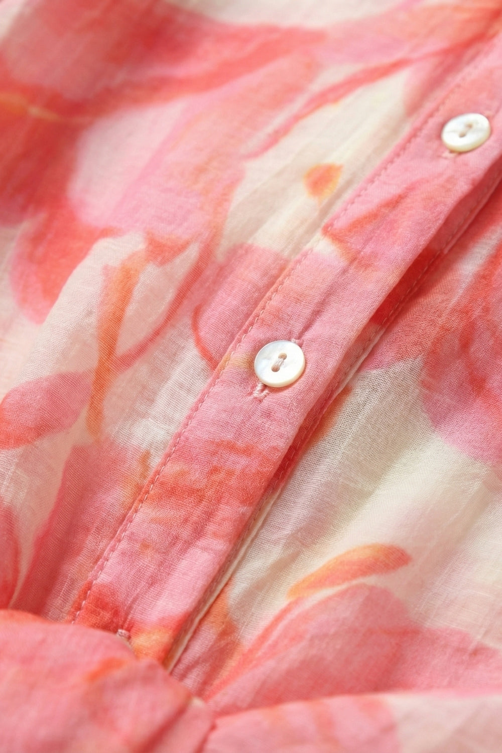 Chemise boutonnée à manches longues à imprimé floral rose