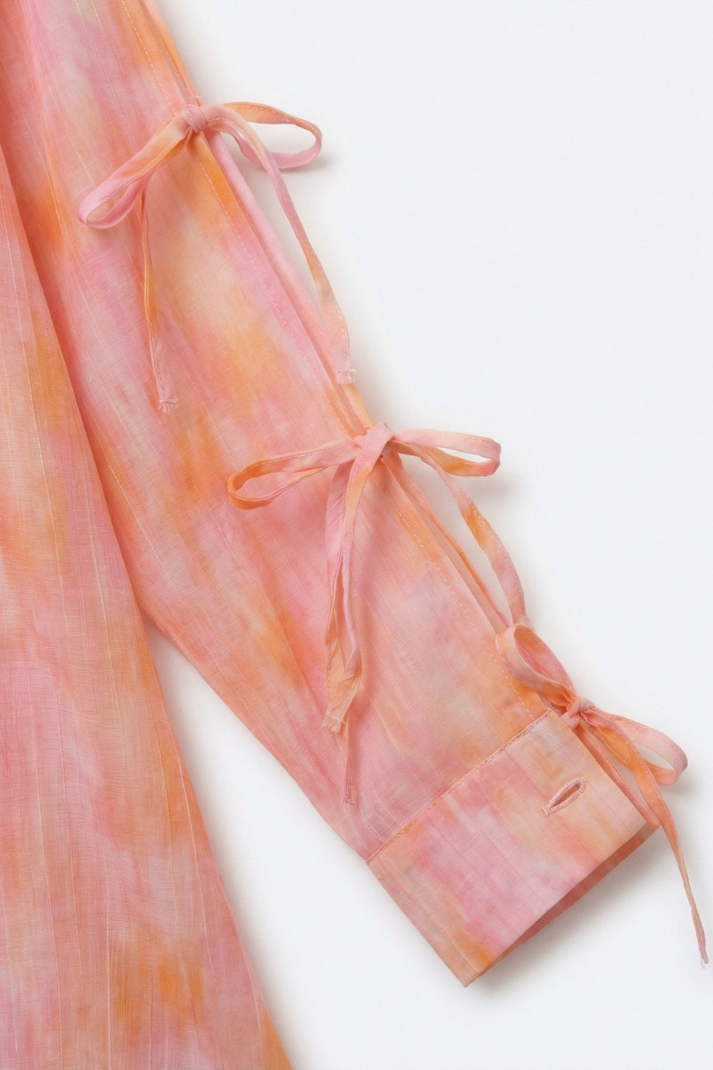 Chemise à boutons surdimensionnée rose avec manches nouées