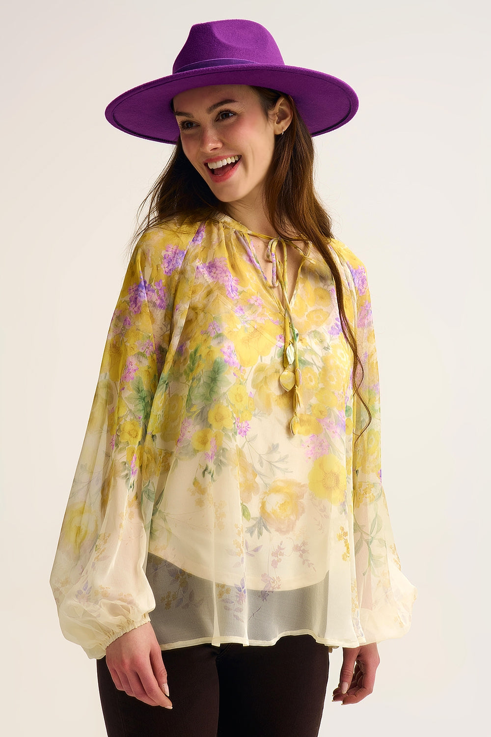 Chemisier en mousseline florale avec finition transparente et silhouette fluide