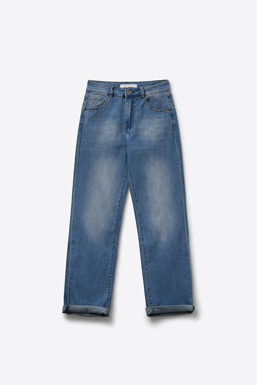 Jean bleu délavé avec jambe droite en coupe style mom