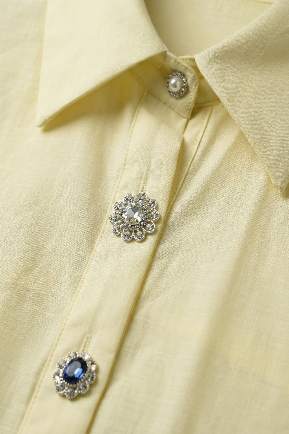 Chemise boutonnière jaune beurre avec boutons sur les poignets