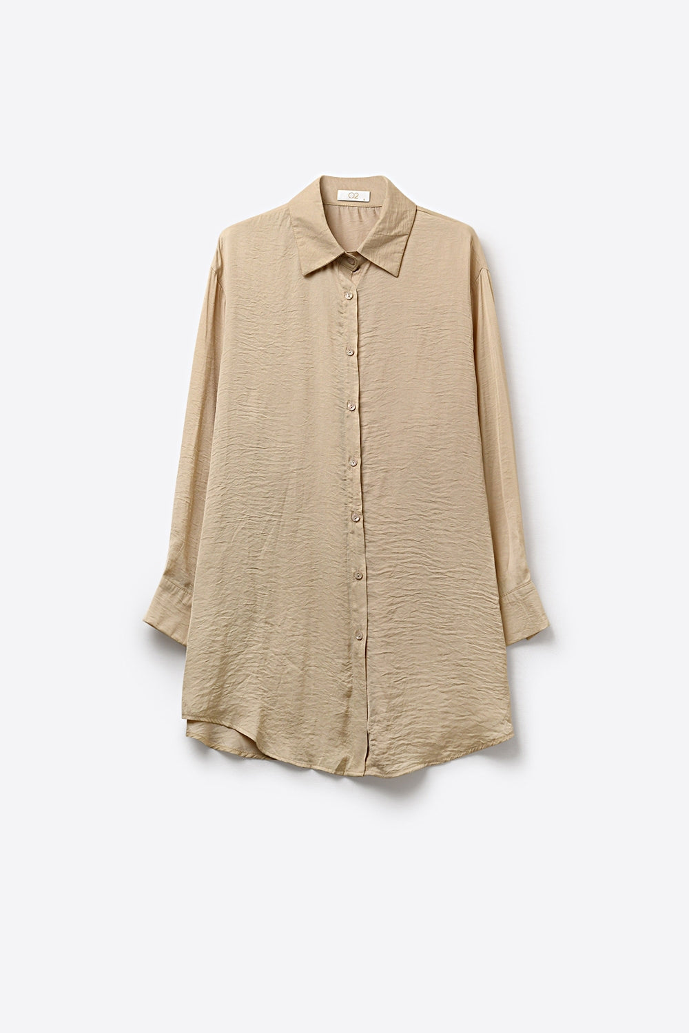 Robe-chemise beige à manches longues avec boutons en satin brillant