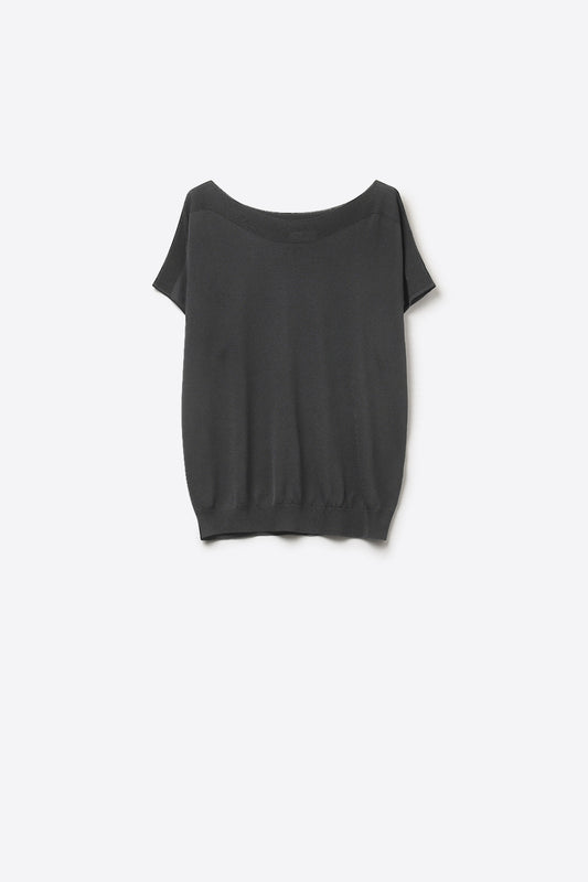Pull noir décontracté à col bateau et manches tombantes