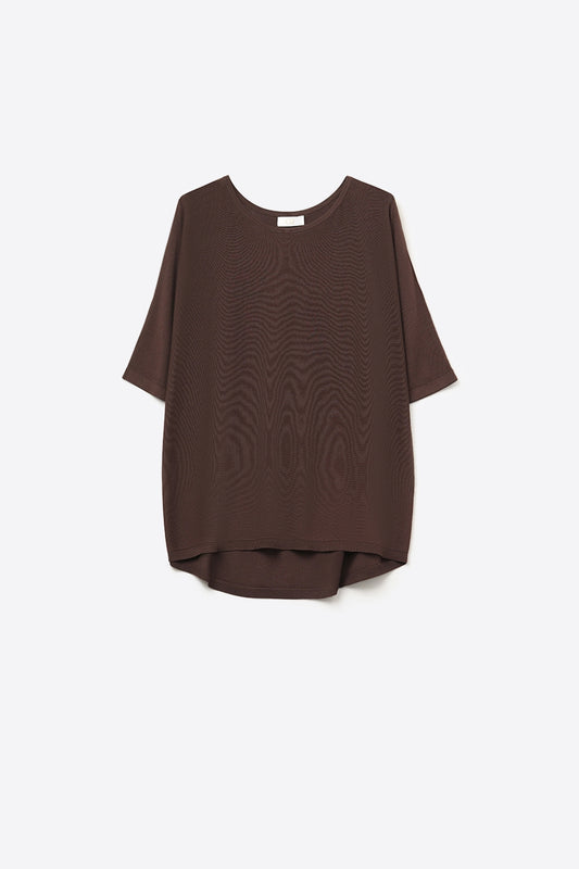 Pull oversize en marron avec manches coudées