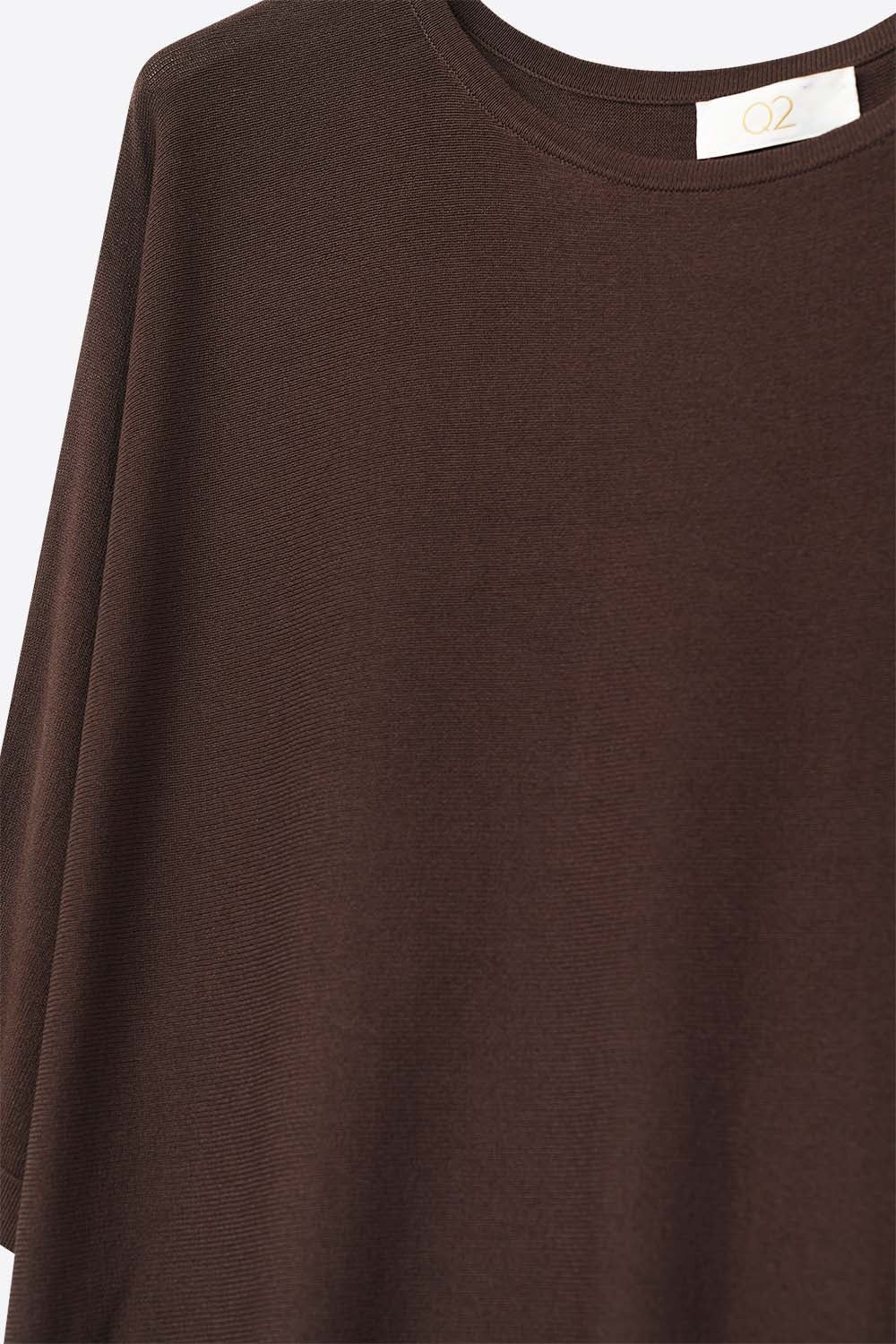 Pull oversize en marron avec manches coudées