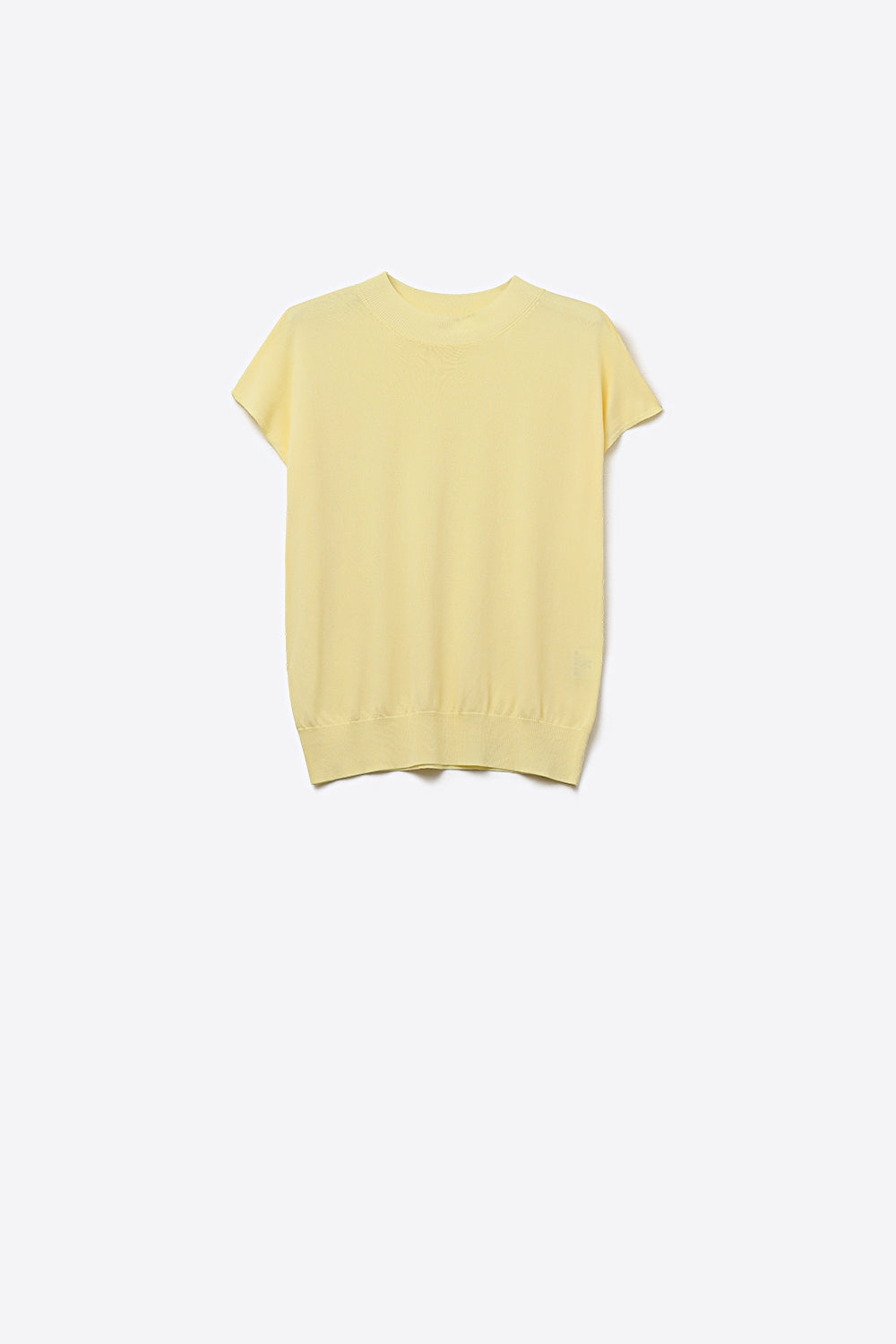 pull jaune à col roulé et manches courtes ajustées