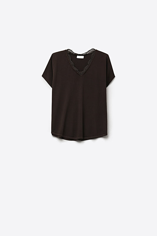 Pull en maille fine et douce avec col en V et bordures en dentelle en marron