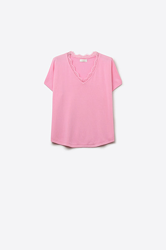 Pull en maille fine et douce avec col en V et bordures en dentelle en rose