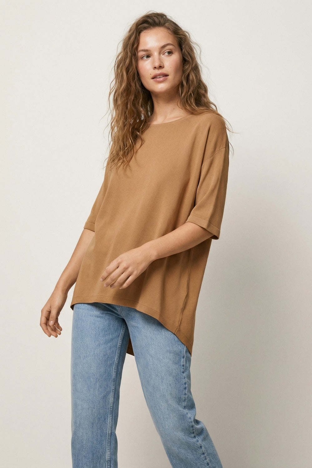 Pull oversize en camel avec manches coudées