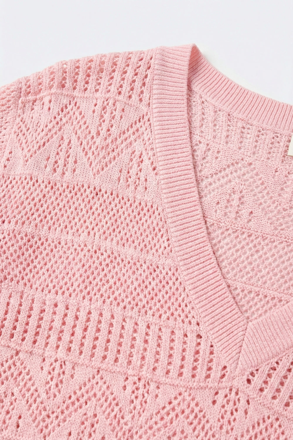 Top en tricot rose à col en V et texture à motifs