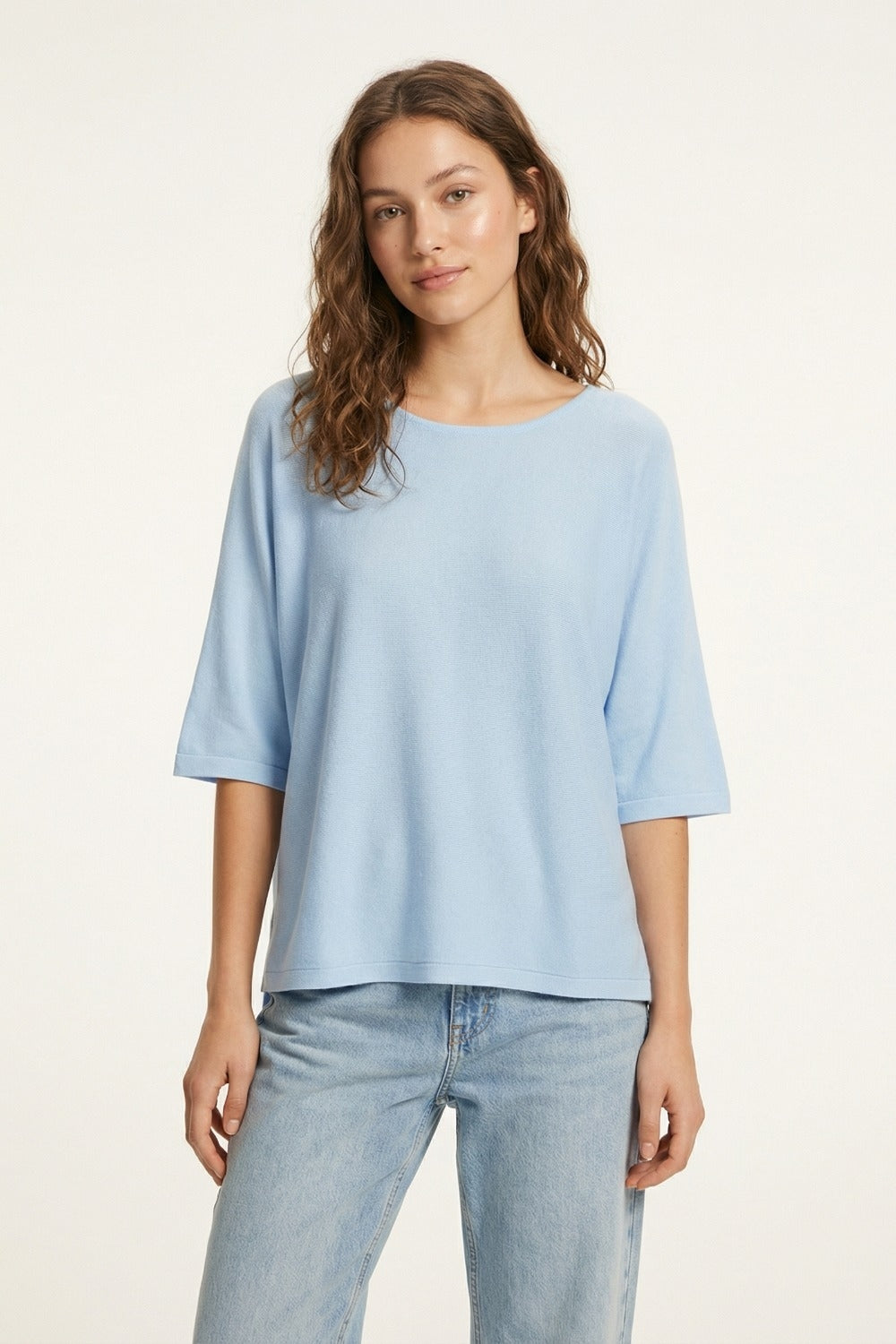 pull oversize bleu clair avec manches coudées