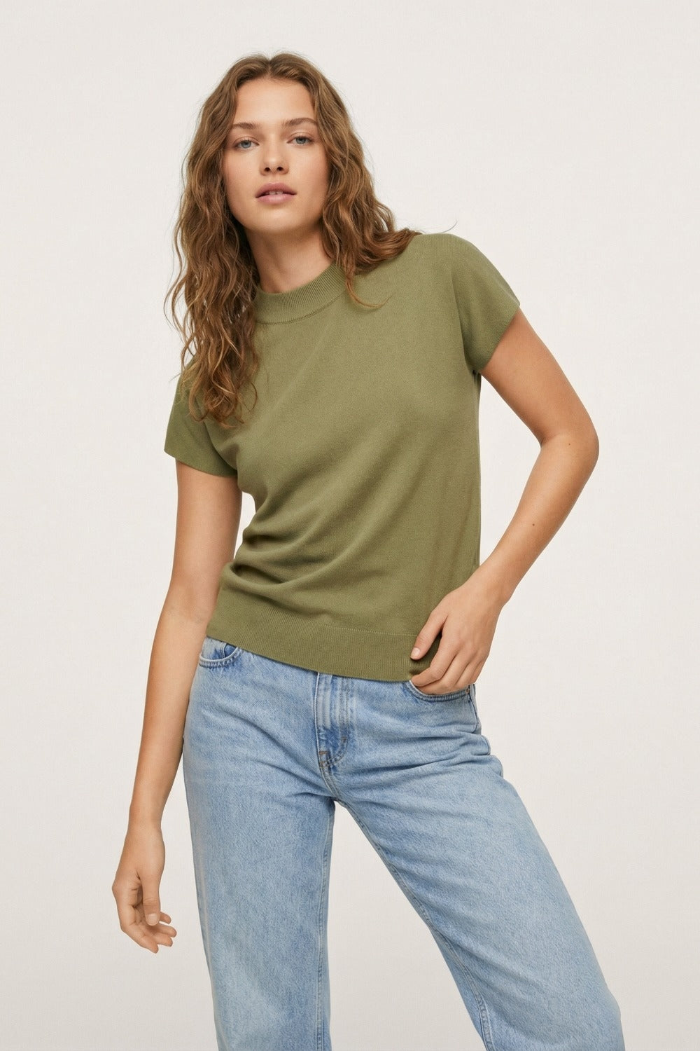 Pull à col roulé kaki avec manches courtes ajustées