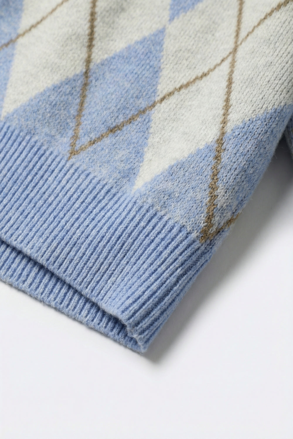 Pull en maille à motif losanges bleu à col polo