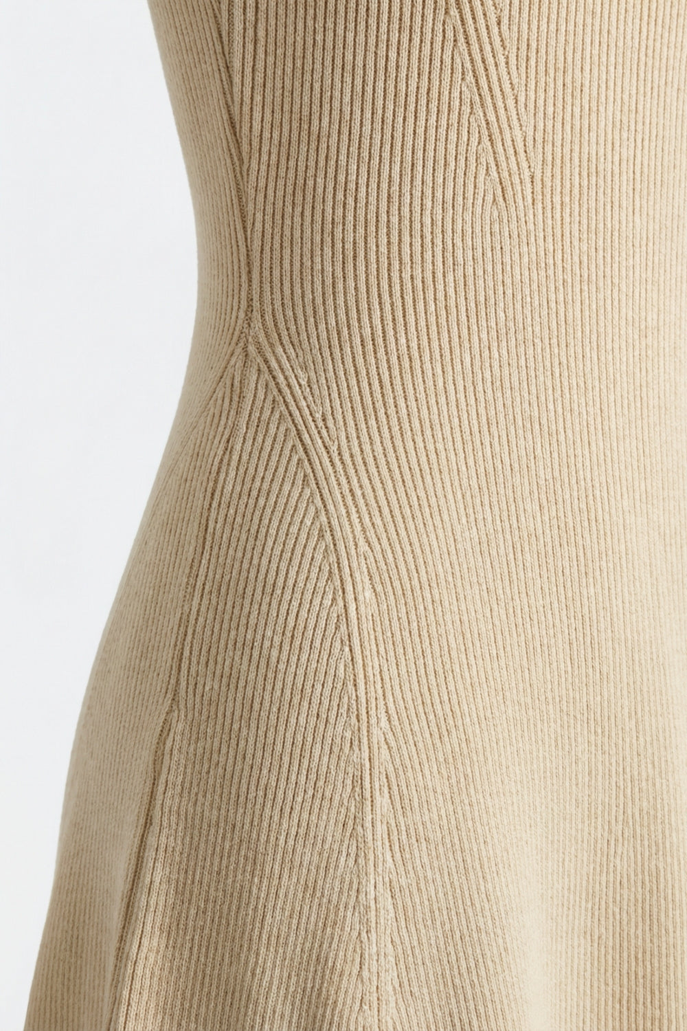 Robe ajustée et évasée sans manches
