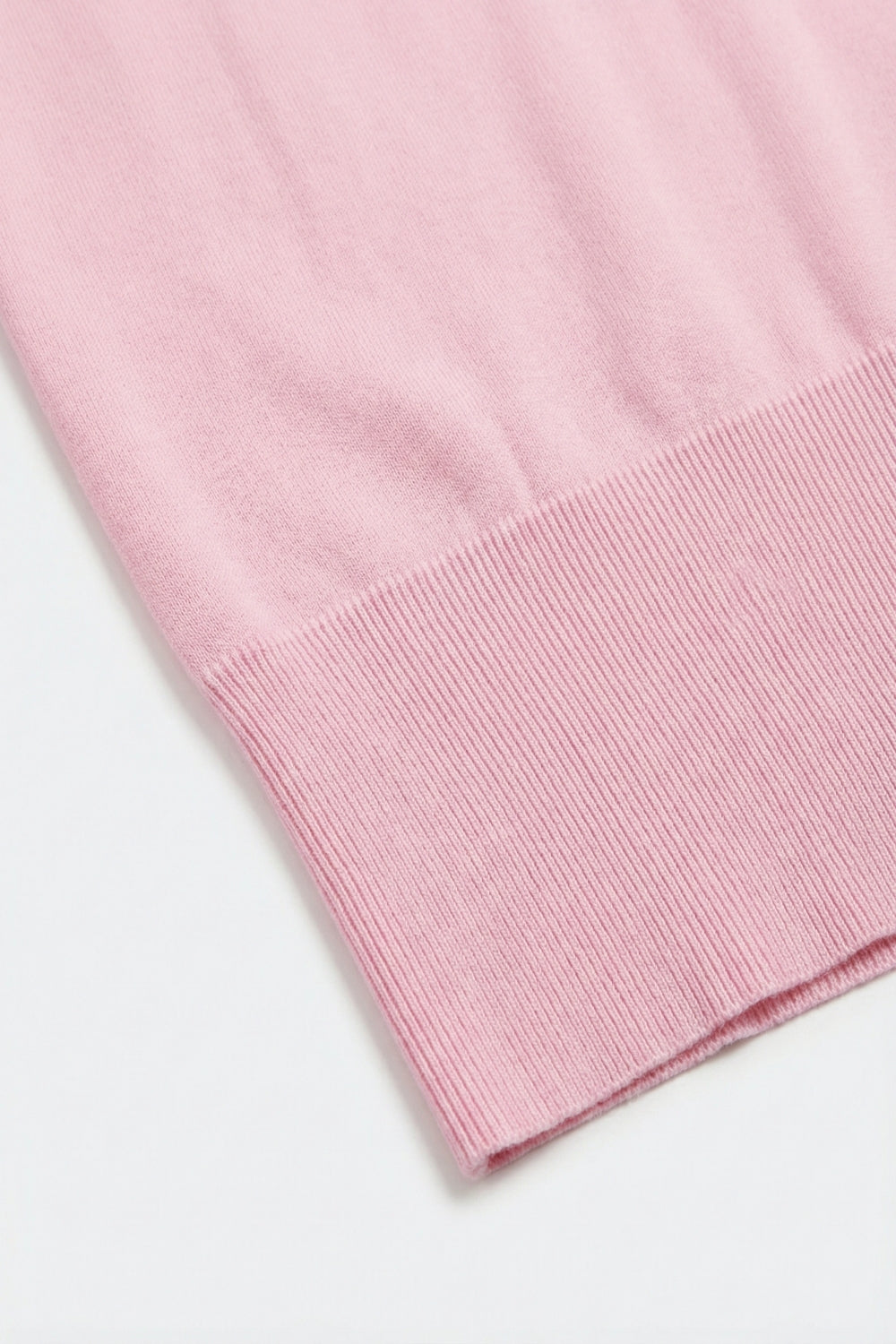 Pull en tricot léger avec large ceinture côtelée en rose