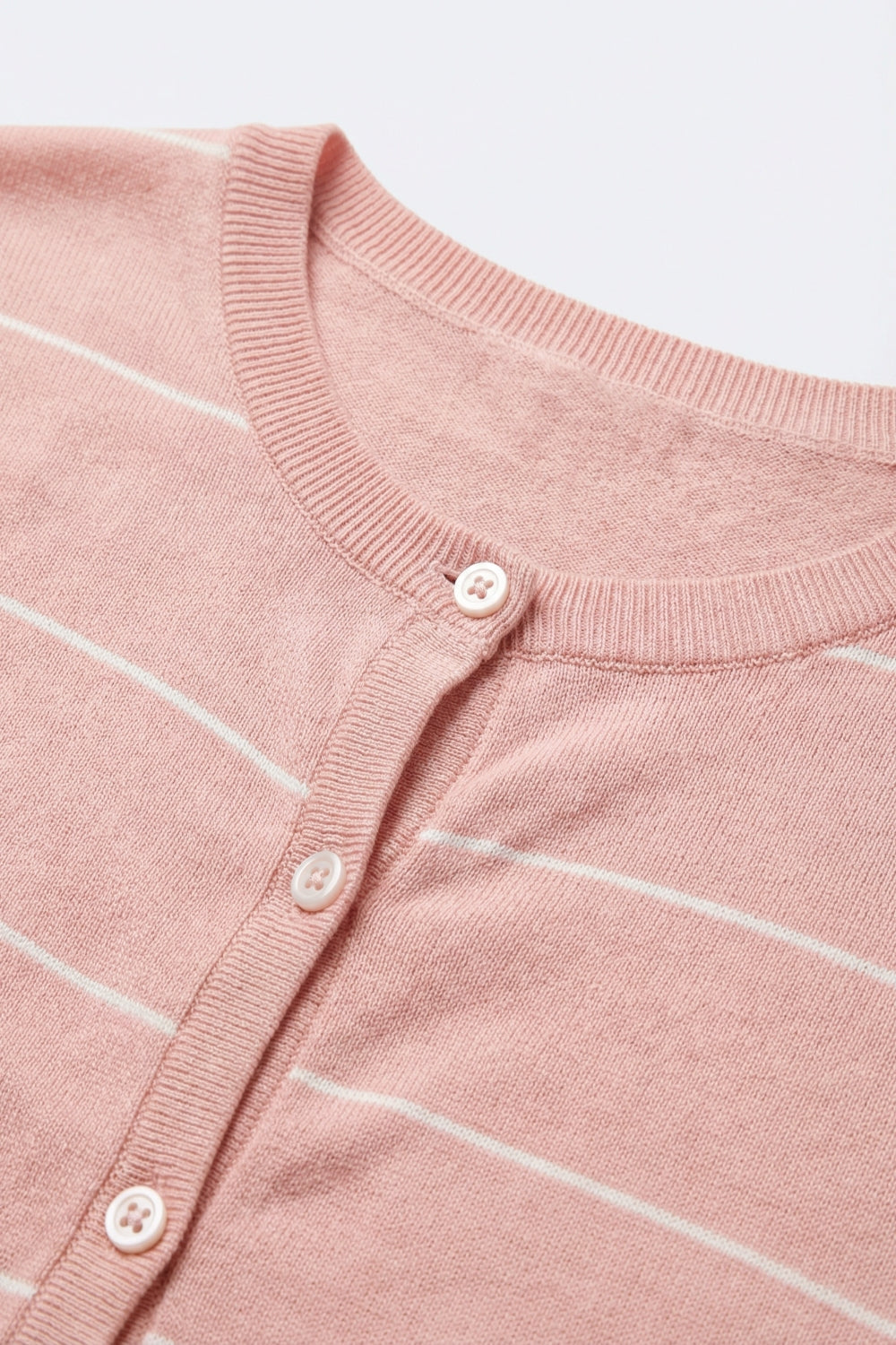 Cardigan boutonné à manches courtes en tricot rayé rose