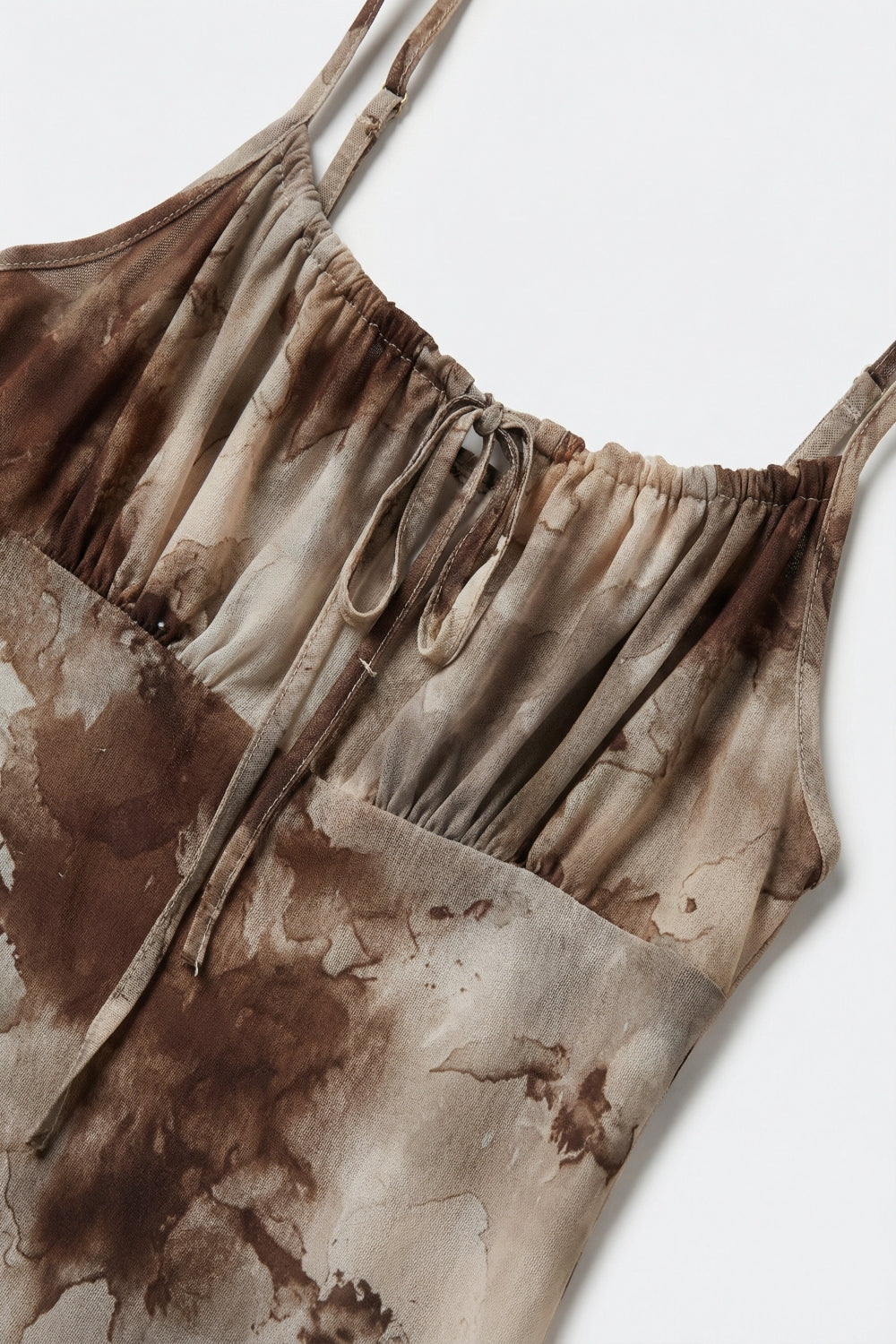 Robe maxi à bretelles réglables en tie-dye marron