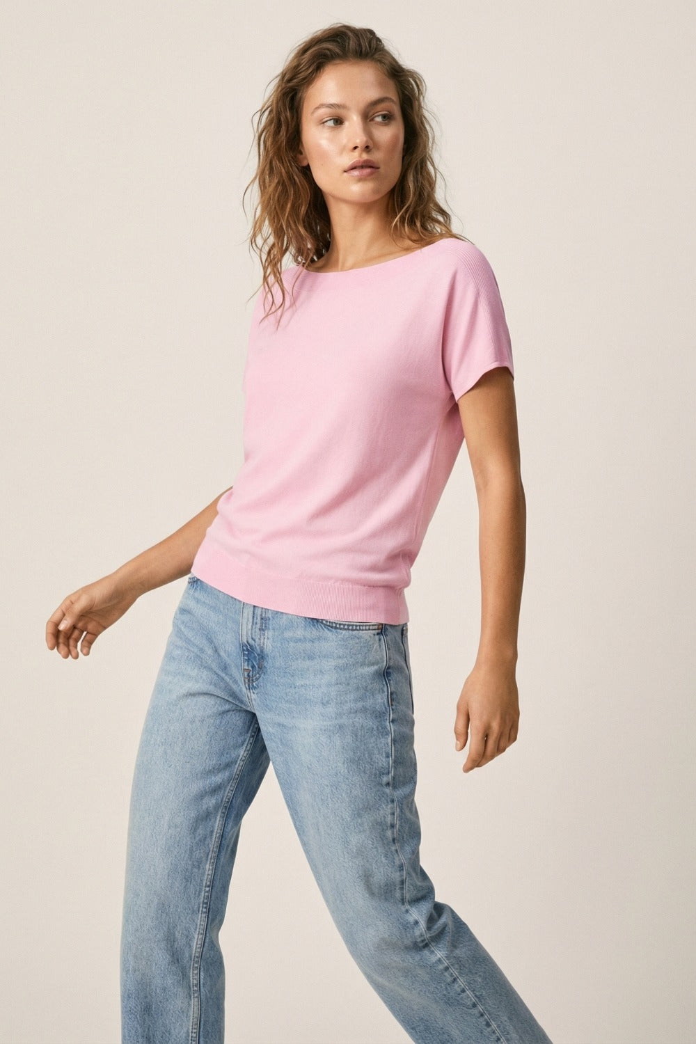 Pull décontracté à col bateau et manches tombantes en rose bébé