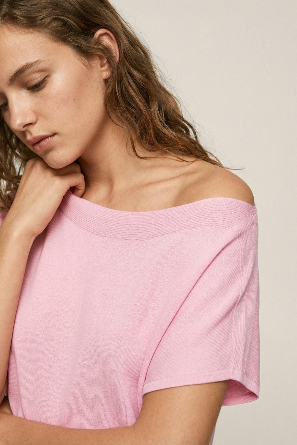 Pull décontracté à col bateau et manches tombantes en rose bébé