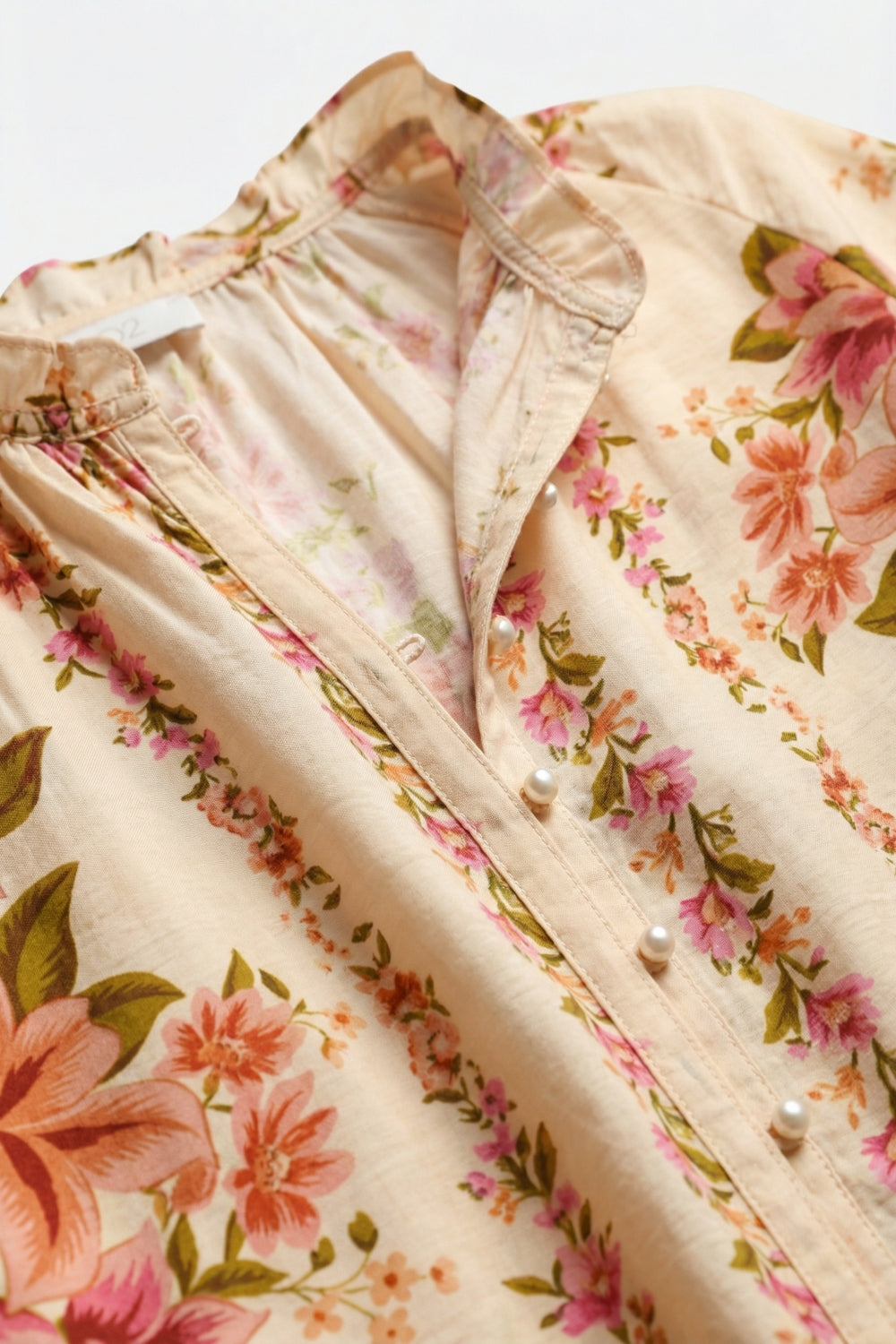 Chemisier boho à imprimé floral crème avec col à cordon de serrage