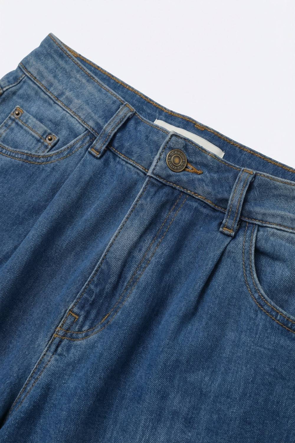 Jean large en denim léger avec détail de couture incurvée