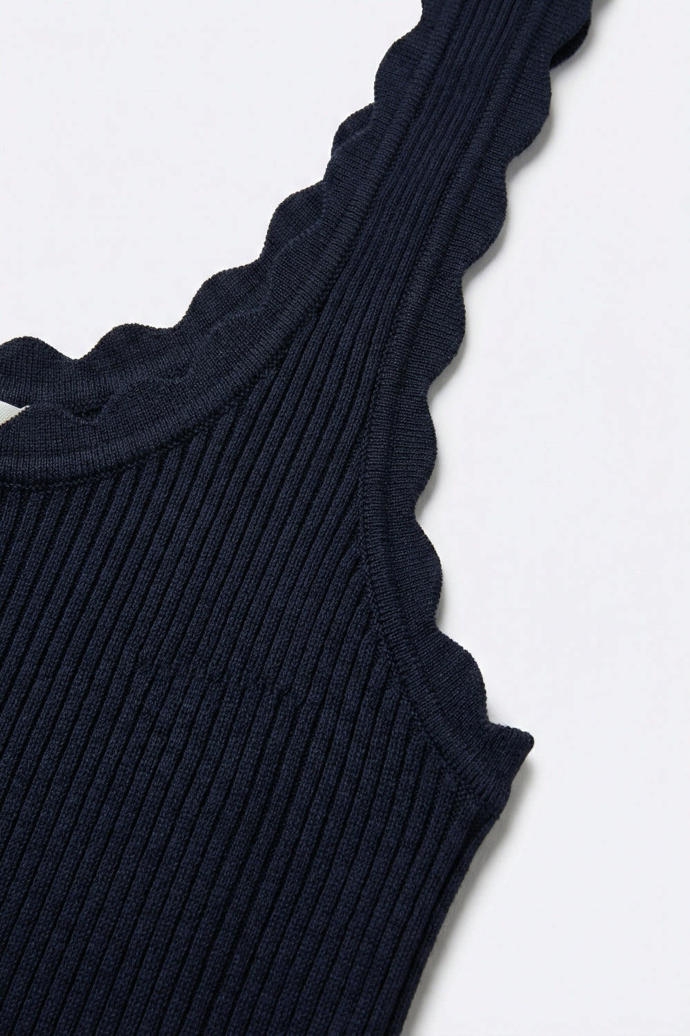 Débardeur en tricot côtelé à encolure festonnée marine