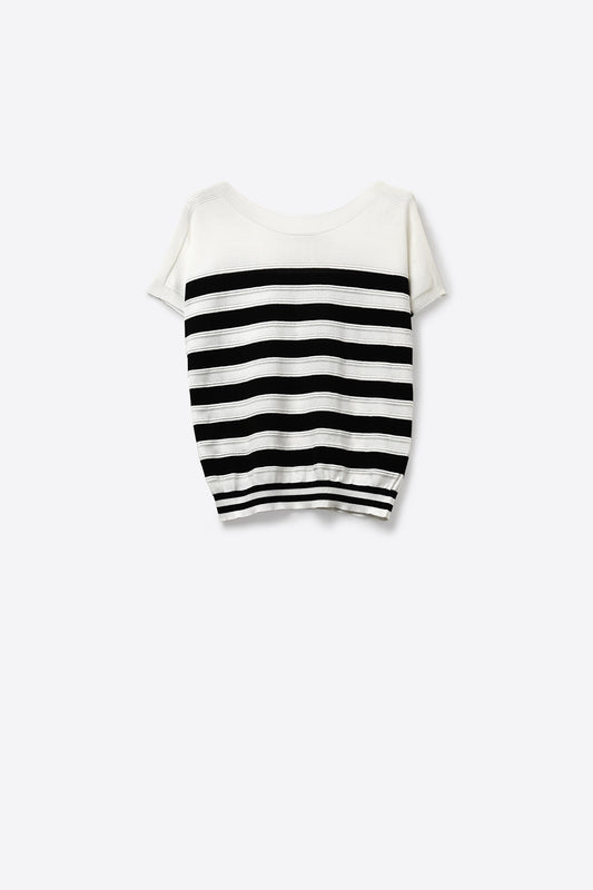 Pull en maille rayée blanc et noir à encolure bateau