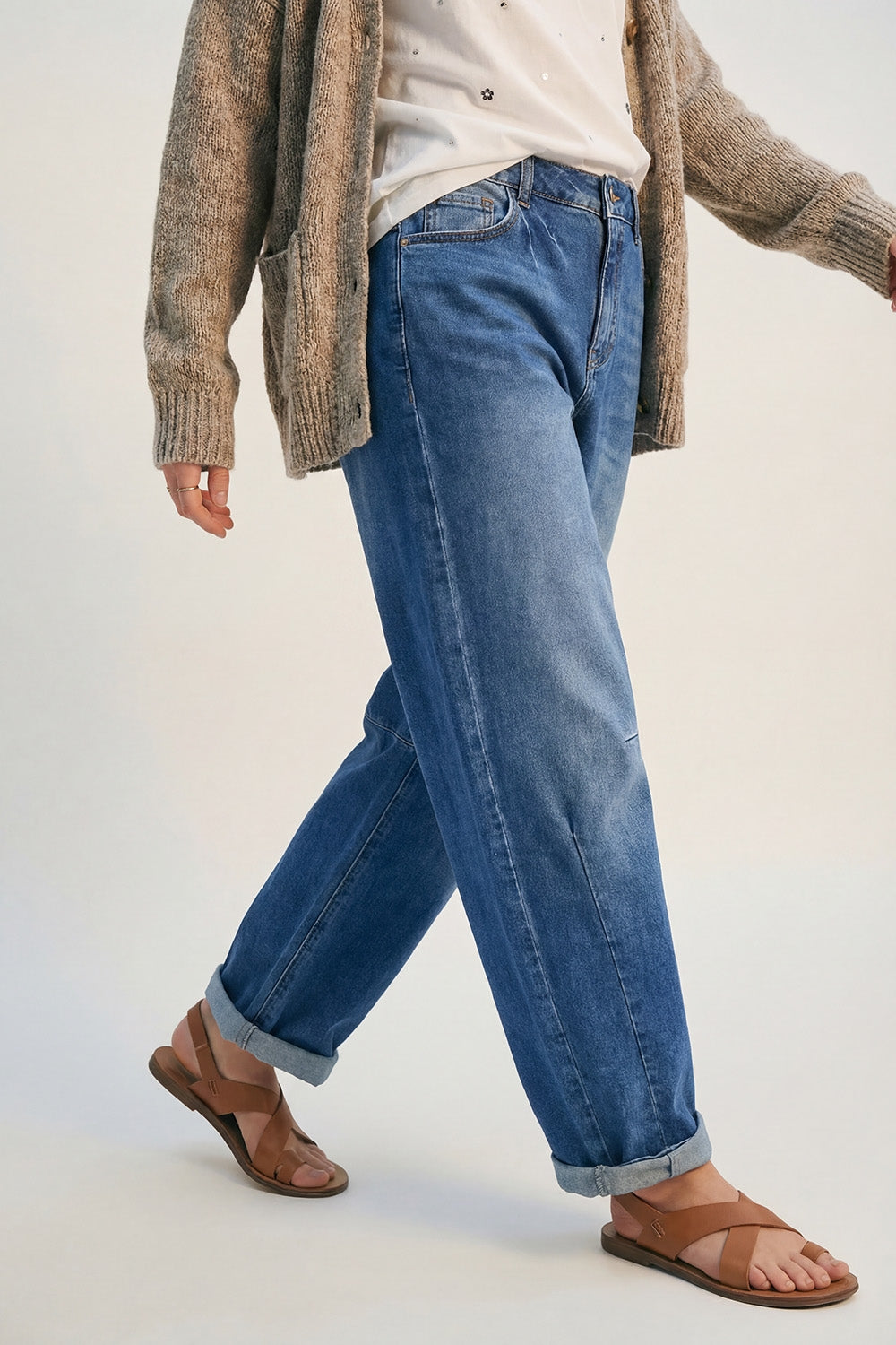 jean Barrel à délavage moyen avec coutures au genou
