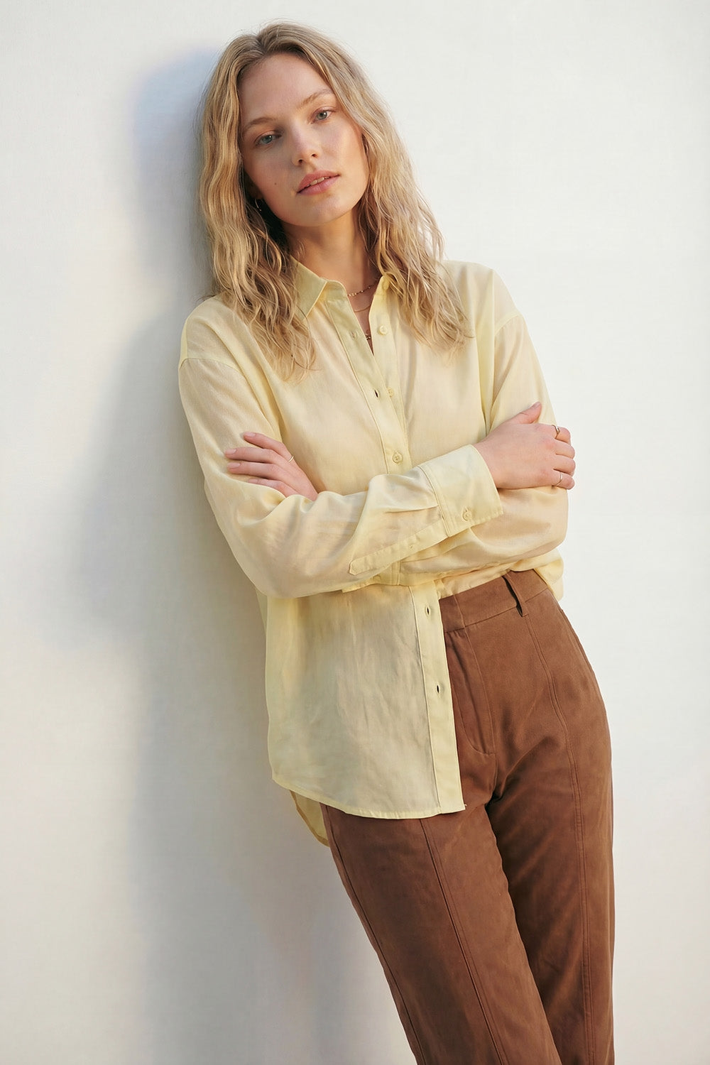 Chemise en satin brillant jaune Chemise boutonnée à coupe décontractée