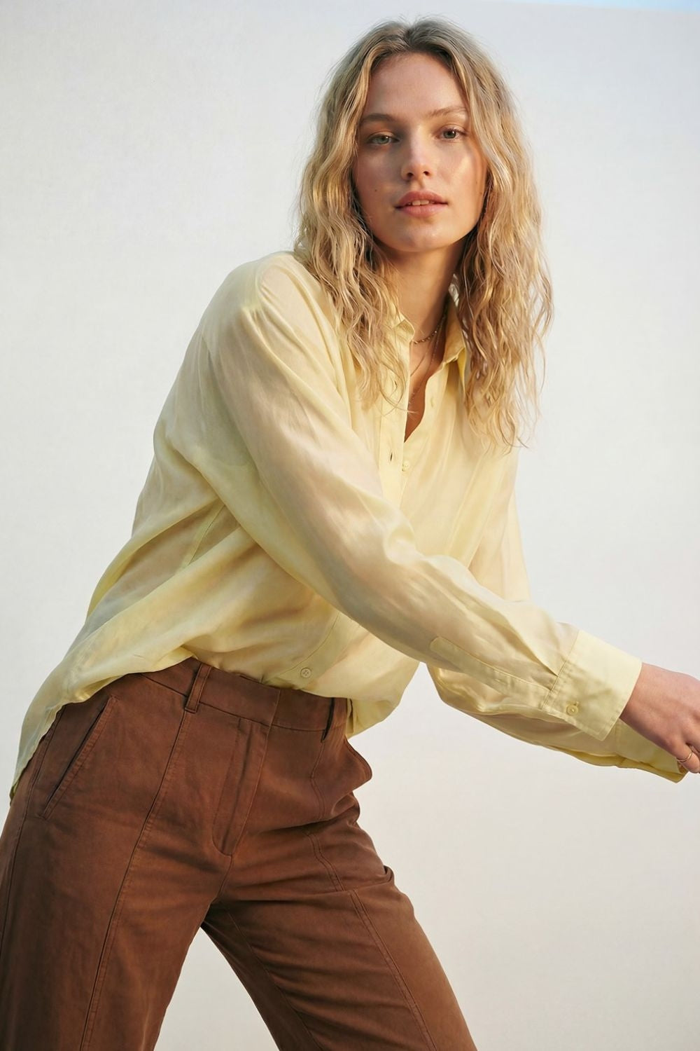 Chemise en satin brillant jaune Chemise boutonnée à coupe décontractée