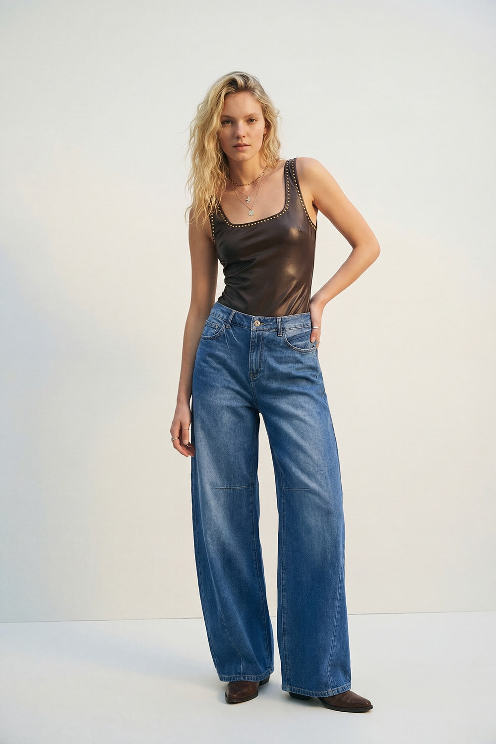 Body en simili-cuir marron avec clous