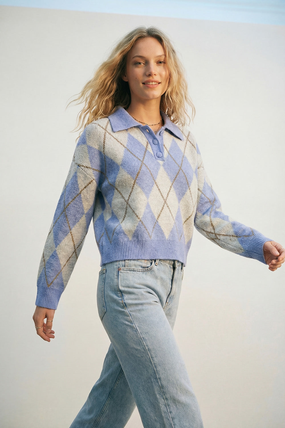 Pull en maille à motif losanges bleu à col polo