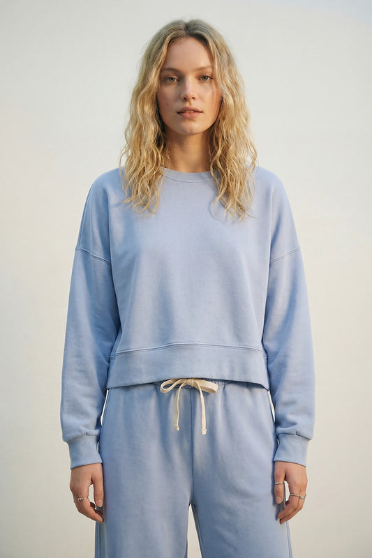 Sweatshirt basique à col ras du cou et épaules tombantes en bleu