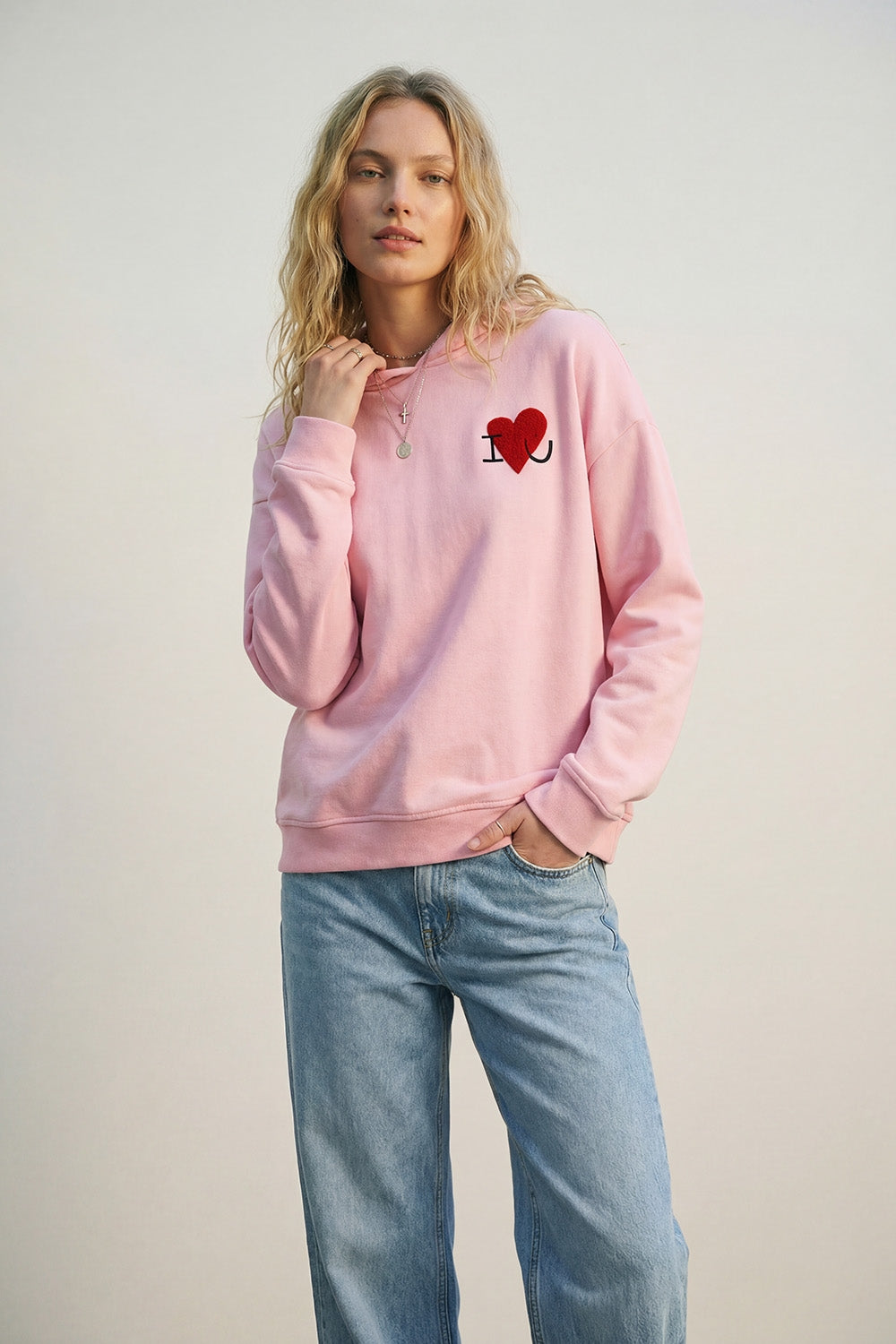 Sweat à capuche super-doux rose bébé avec motif de cœur bouclé